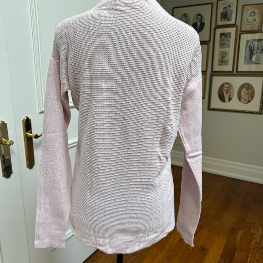 Chic V-Neck Sweater in Soft Pink - Picture 2 of 3